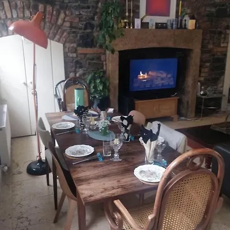 Stylish 2b On Historical St W/ Sunny Patio *