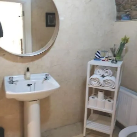 Stylish 2b On Historical St W/ Sunny Patio Apartment *